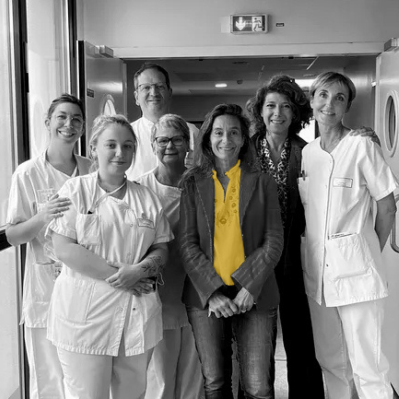 À l’hôpital Louis-Pasteur, au Coudray, Valéria et Claire travaillent avec l’équipe de soignants du service oncologie et hématologie. (L'Echo Républicain)